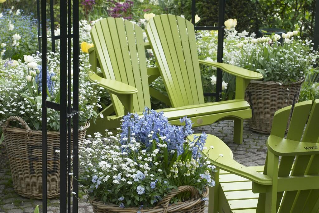 seats facing each other