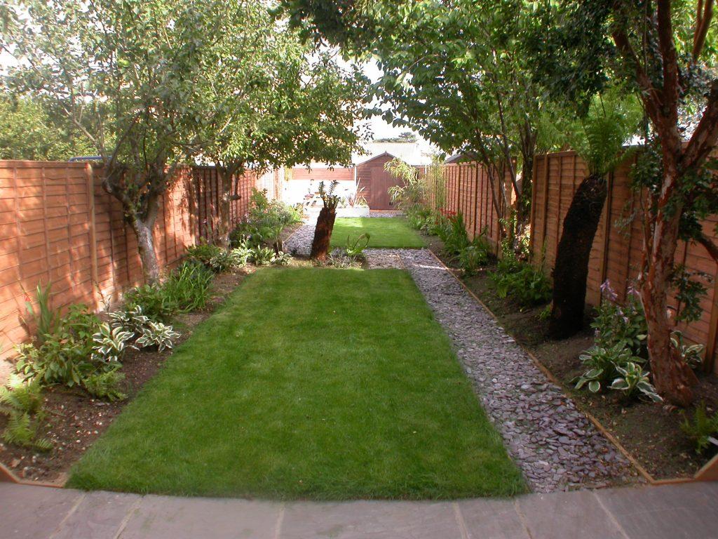 Weaving garden path though terraced house garden in Essex